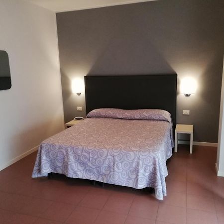 Hotel Arcadia Чампино Екстериор снимка