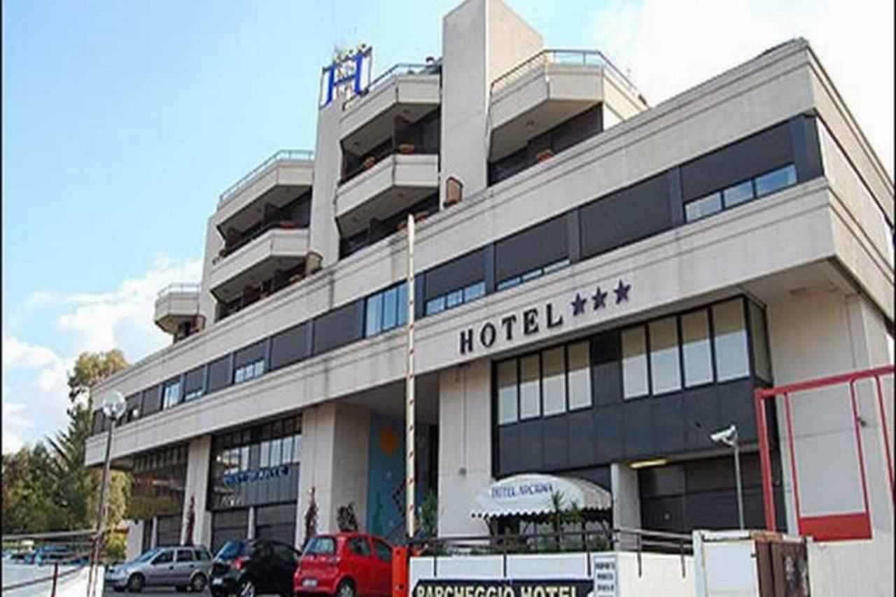 Hotel Arcadia Чампино Екстериор снимка