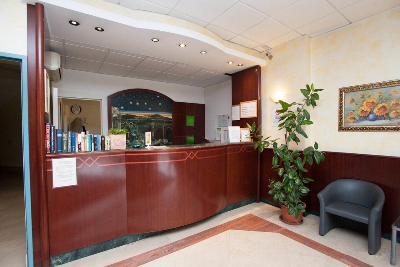 Hotel Arcadia Чампино Екстериор снимка
