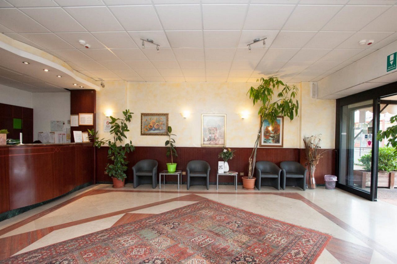 Hotel Arcadia Чампино Екстериор снимка