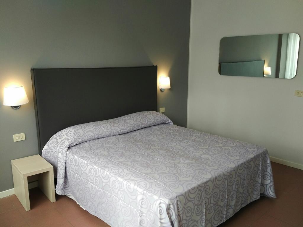 Hotel Arcadia Чампино Екстериор снимка
