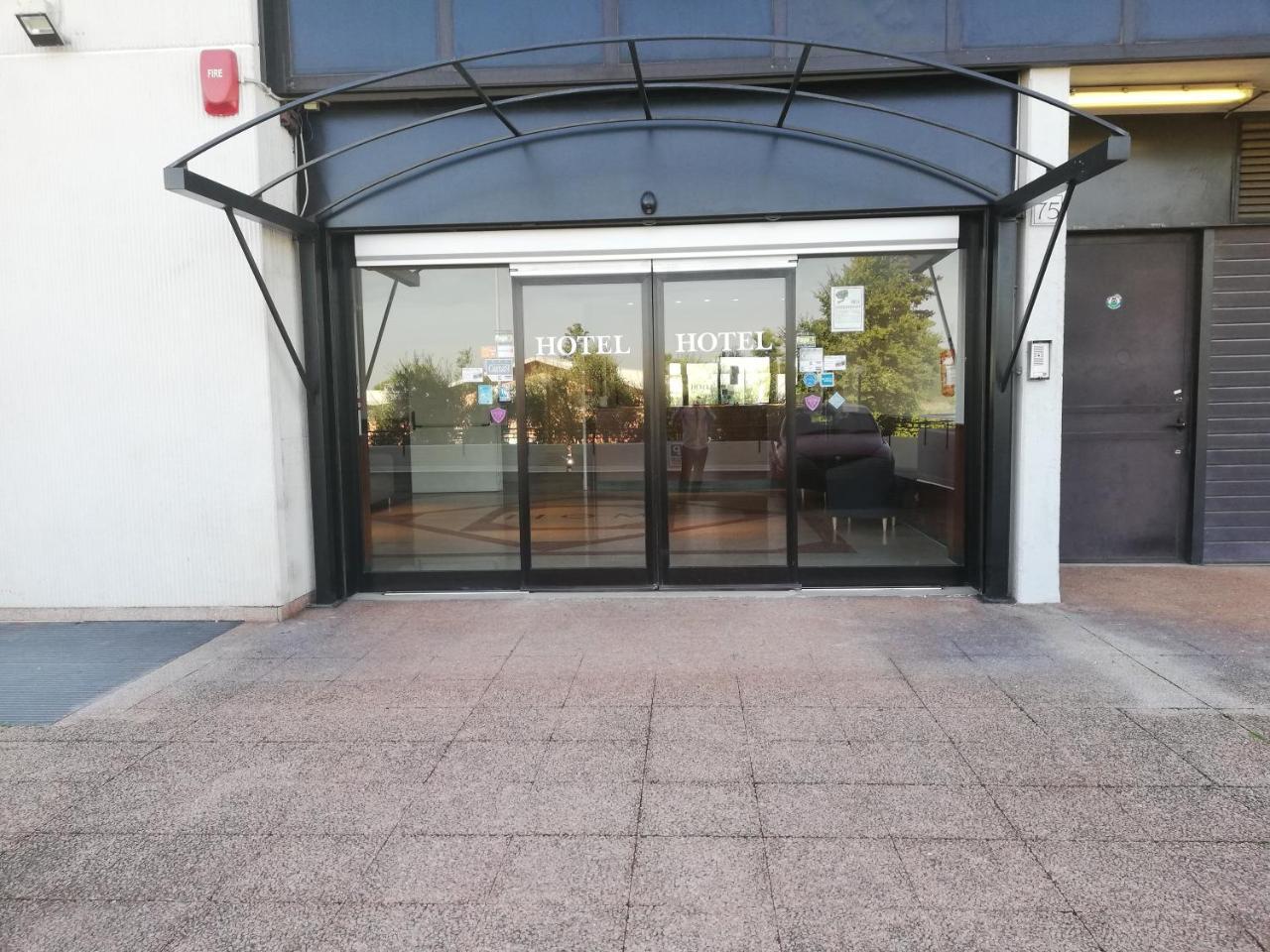 Hotel Arcadia Чампино Екстериор снимка