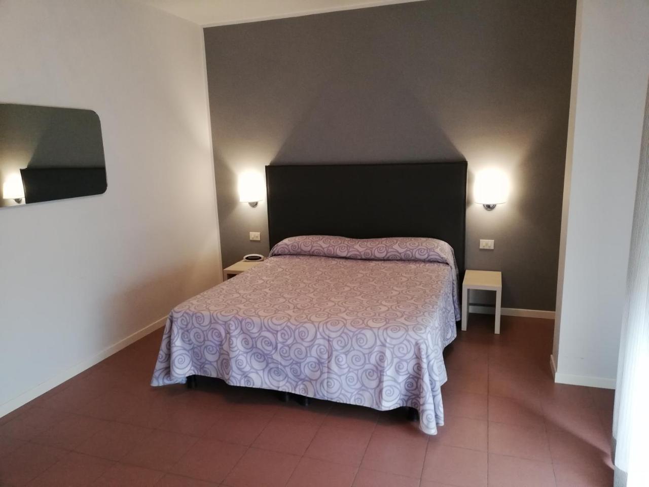 Hotel Arcadia Чампино Екстериор снимка
